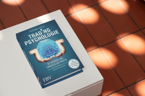Buchcover und Innenansicht für das Buch: Tradingpsychologie - So denken und handeln die Profis