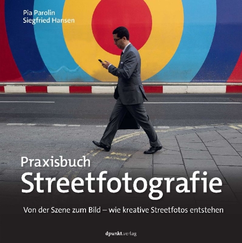 Buchcover und Innenansicht für das Buch: Praxisbuch Streetfotografie