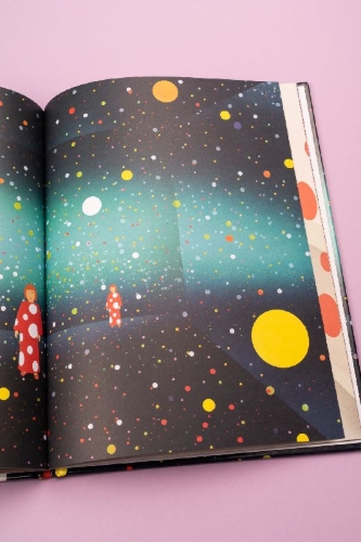 Buchcover und Innenansicht für das Buch: Yayoi Kusama
