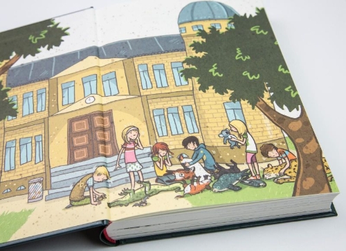 Buchcover und Innenansicht für das Buch: Die Schule der magischen Tiere 09: Versteinert!