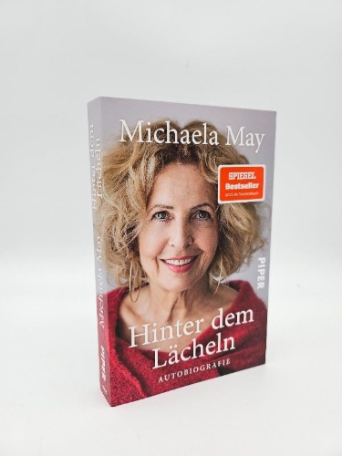 Buchcover und Innenansicht für das Buch: Hinter dem Lächeln