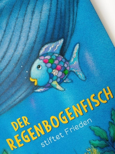 Buchcover und Innenansicht für das Buch: Der Regenbogenfisch stiftet Frieden
