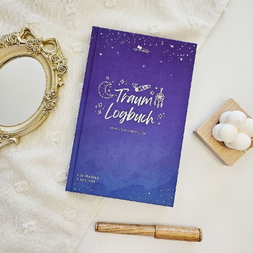 Buchcover und Innenansicht für das Buch: Unterwegs Traum-Logbuch