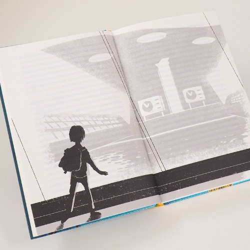 Buchcover und Innenansicht für das Buch: BOY UNDERWATER