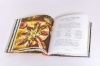 Buchcover und Innenansicht für das Buch: The Official Bridgerton Cookbook