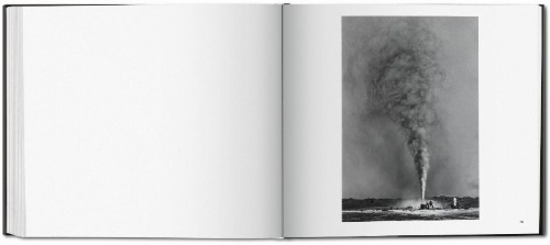 Buchcover und Innenansicht für das Buch: Sebastião Salgado. Kuwait. A Desert on Fire