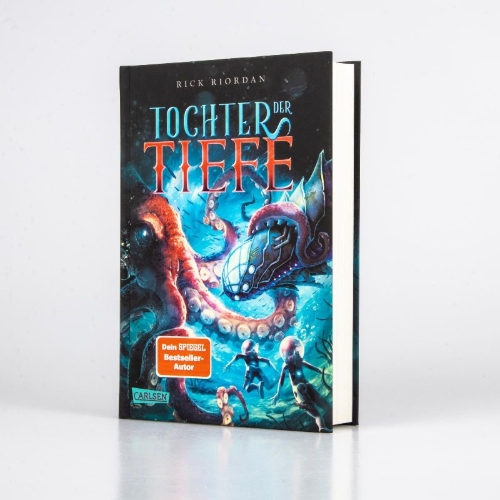 Buchcover und Innenansicht für das Buch: Daughter of the Deep