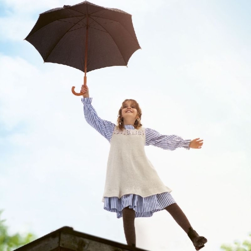 Buchcover und Innenansicht für das Buch: Astrid Lindgrens Welt - Das Strickbuch
