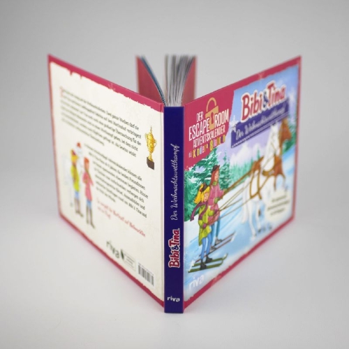Buchcover und Innenansicht für das Buch: Bibi & Tina - Der Weihnachtswettkampf