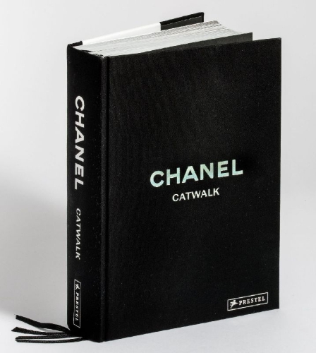 Buchcover und Innenansicht für das Buch: Chanel Catwalk Complete