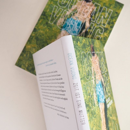 Buchcover und Innenansicht für das Buch: Time is a mother