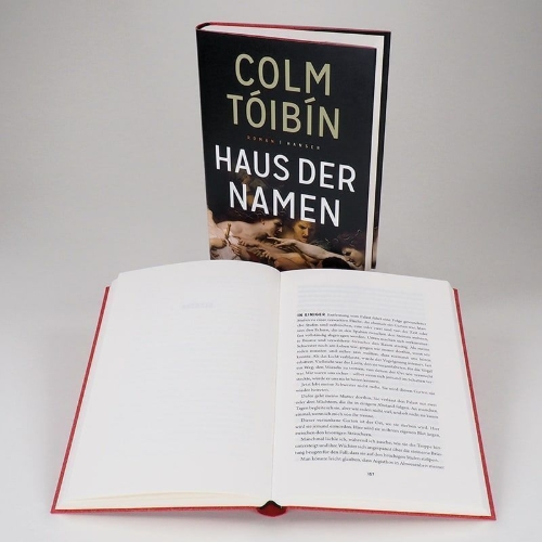Buchcover und Innenansicht für das Buch: House of Names