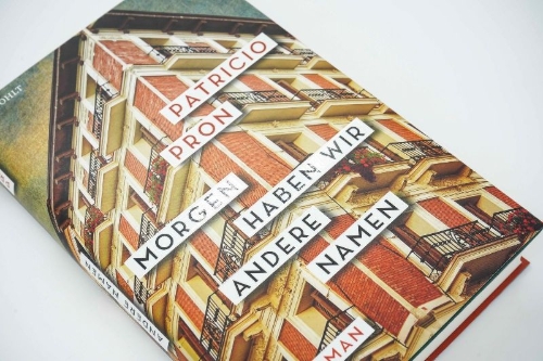 Buchcover und Innenansicht für das Buch: Mañana tendremos otros nombres