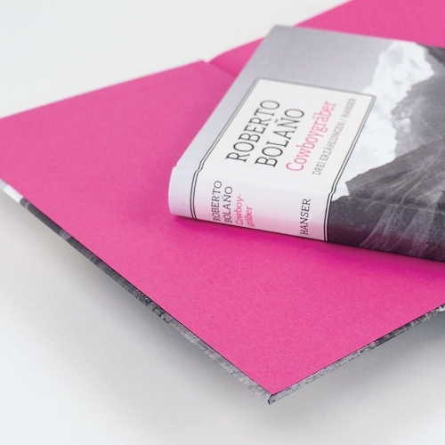 Buchcover und Innenansicht für das Buch: Sepulcros De Vaqueros