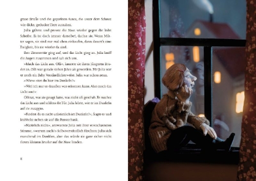 Buchcover und Innenansicht für das Buch: Hinter verzauberten Fenstern. Eine geheimnisvolle Adventsgeschichte