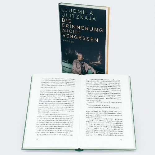 Buchcover und Innenansicht für das Buch: Die Erinnerung nicht vergessen