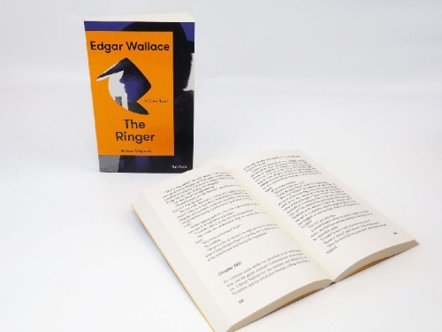 Buchcover und Innenansicht für das Buch: The Ringer. A Crime Novel