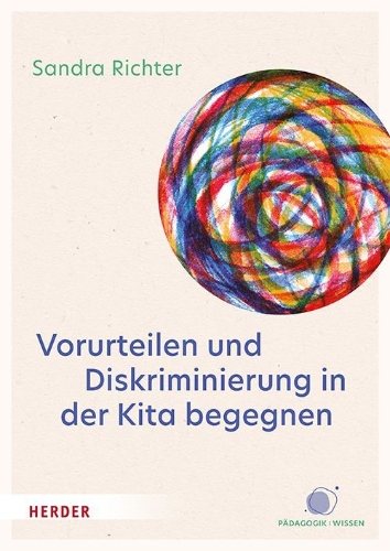Buchcover und Innenansicht für das Buch: Vorurteilen und Diskriminierung in der Kita begegnen