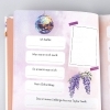 Buchcover und Innenansicht für das Buch: Das inoffizielle Freundebuch für Swifties
