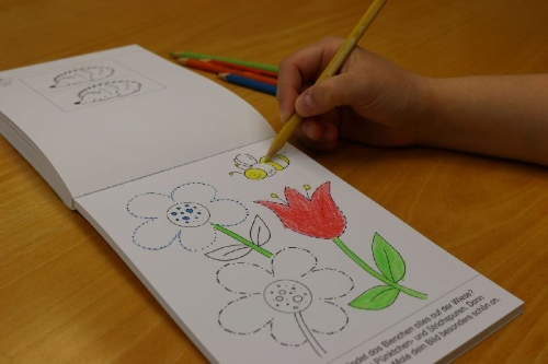 Buchcover und Innenansicht für das Buch: Mein dicker Mal- und Rätselblock für den Kindergarten