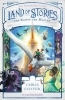Buchcover und Innenansicht für das Buch: The Land of Stories. Worlds Collide