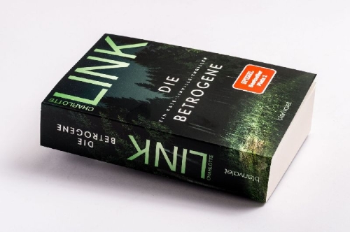 Buchcover und Innenansicht für das Buch: Die Betrogene