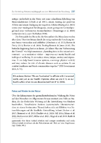 Buchcover und Innenansicht für das Buch: Handbuch Naturraumpädagogik