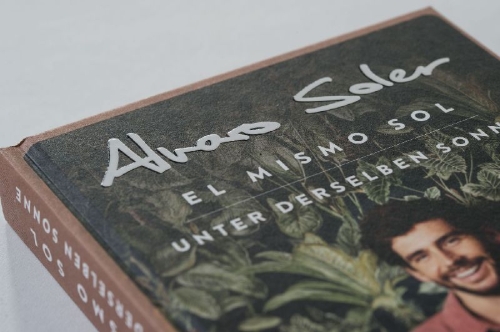 Buchcover und Innenansicht für das Buch: El Mismo Sol - Unter derselben Sonne