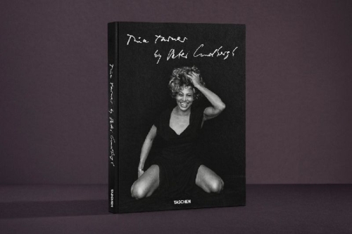 Buchcover und Innenansicht für das Buch: Tina Turner by Peter Lindbergh