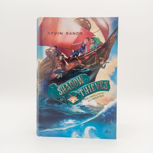 Buchcover und Innenansicht für das Buch: Thieves of Shadow