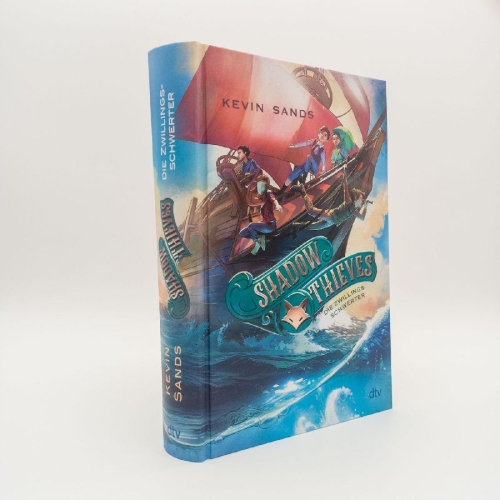 Buchcover und Innenansicht für das Buch: Thieves of Shadow