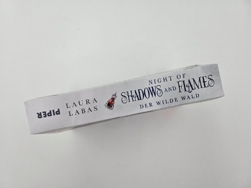 Buchcover und Innenansicht für das Buch: Night of Shadows and Flames - Der Wilde Wald