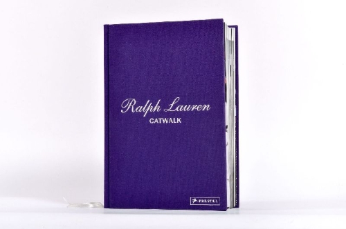 Buchcover und Innenansicht für das Buch: Ralph Lauren Catwalk. The Complete Collections