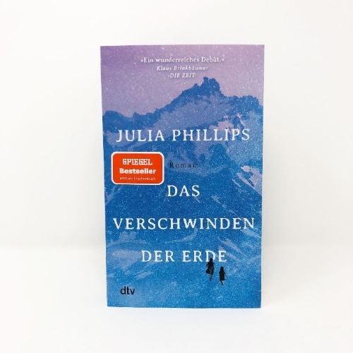 Buchcover und Innenansicht für das Buch: Disappearing Earth