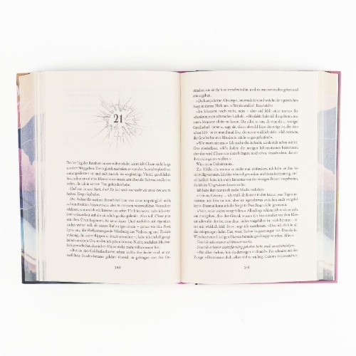 Buchcover und Innenansicht für das Buch: Until We Shatter