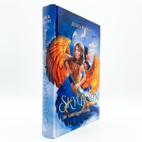 Buchcover und Innenansicht für das Buch: Sparrow Rising - Skyborn 1