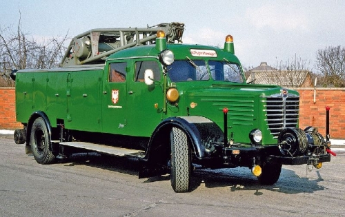 Buchcover und Innenansicht für das Buch: Metz Rüstkranwagen von 1936 bis 1972