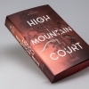 Buchcover und Innenansicht für das Buch: The Five Crowns of Okrith 1: High Mountain Court