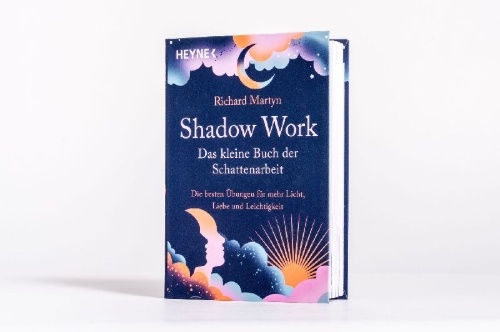 Buchcover und Innenansicht für das Buch: The Little Book of Shadow Work