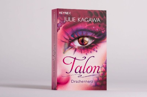 Buchcover und Innenansicht für das Buch: Rogue - The Talon Saga 2
