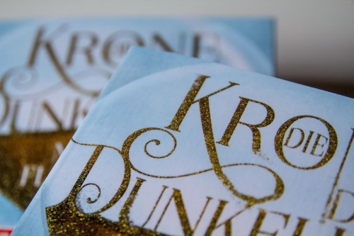 Buchcover und Innenansicht für das Buch: Die Krone der Dunkelheit 02