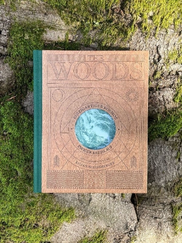 Buchcover und Innenansicht für das Buch: THE WOODS