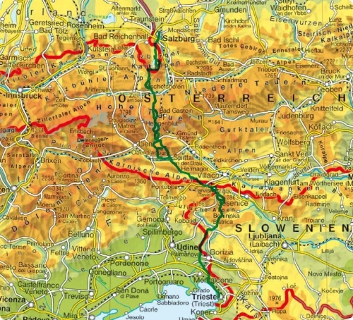Buchcover und Innenansicht für das Buch: ROTHER Wanderführer Alpenüberquerung Salzburg - Triest