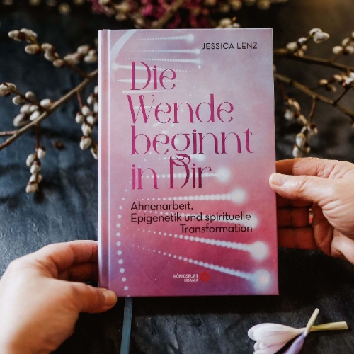 Buchcover und Innenansicht für das Buch: Die Wende beginnt in Dir - Ahnenarbeit, Epigenetik u. spirituelle Transformation