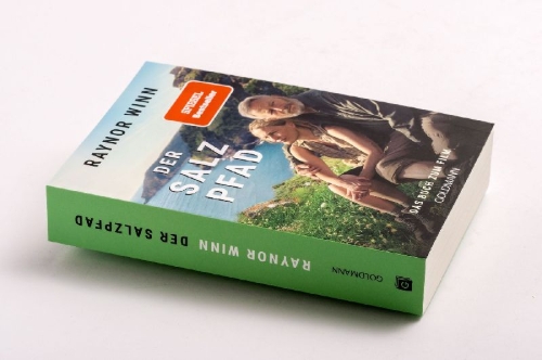 Buchcover und Innenansicht für das Buch: The Salt Path