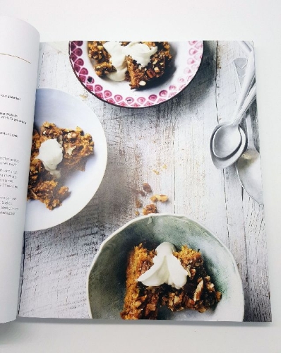 Buchcover und Innenansicht für das Buch: I Quit Sugar: Simplicious