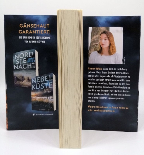 Buchcover und Innenansicht für das Buch: Dunkle See