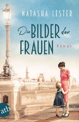 Buchcover und Innenansicht für das Buch: The French Photographer