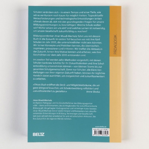 Buchcover und Innenansicht für das Buch: Schule 2035