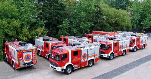Buchcover und Innenansicht für das Buch: Berliner Feuerwehrfahrzeuge 2011 bis 2015